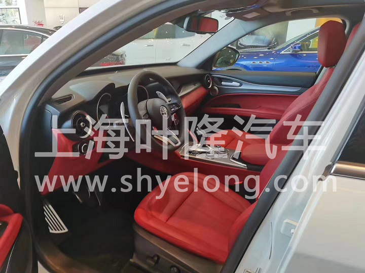 罗密欧 Stelvio 赛道限量版 (2).jpg