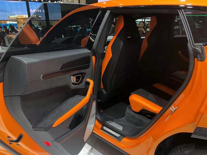 兰博基尼urus (4).jpg