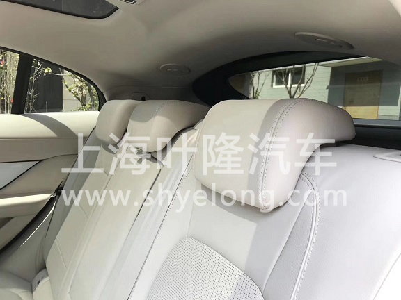 捷豹纯电动SUV 中国红 IPACE.jpg
