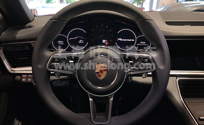 叶隆保时捷中心panamera红黑现车实拍06.jpg