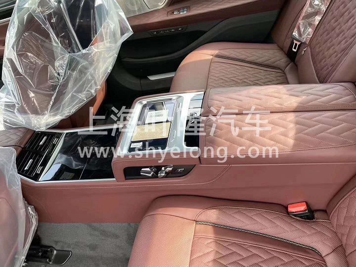 宝马740 运动 四座 (1).jpg