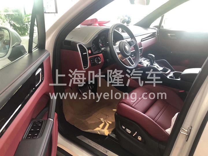 保时捷卡宴S白红展厅现车 (2).jpg