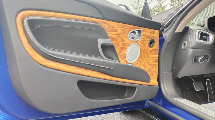 阿斯顿马丁 DB11 (2).png