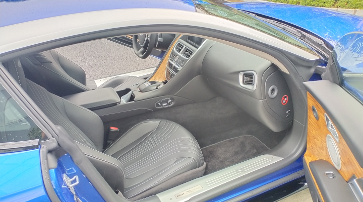 阿斯顿马丁 DB11 (5).png