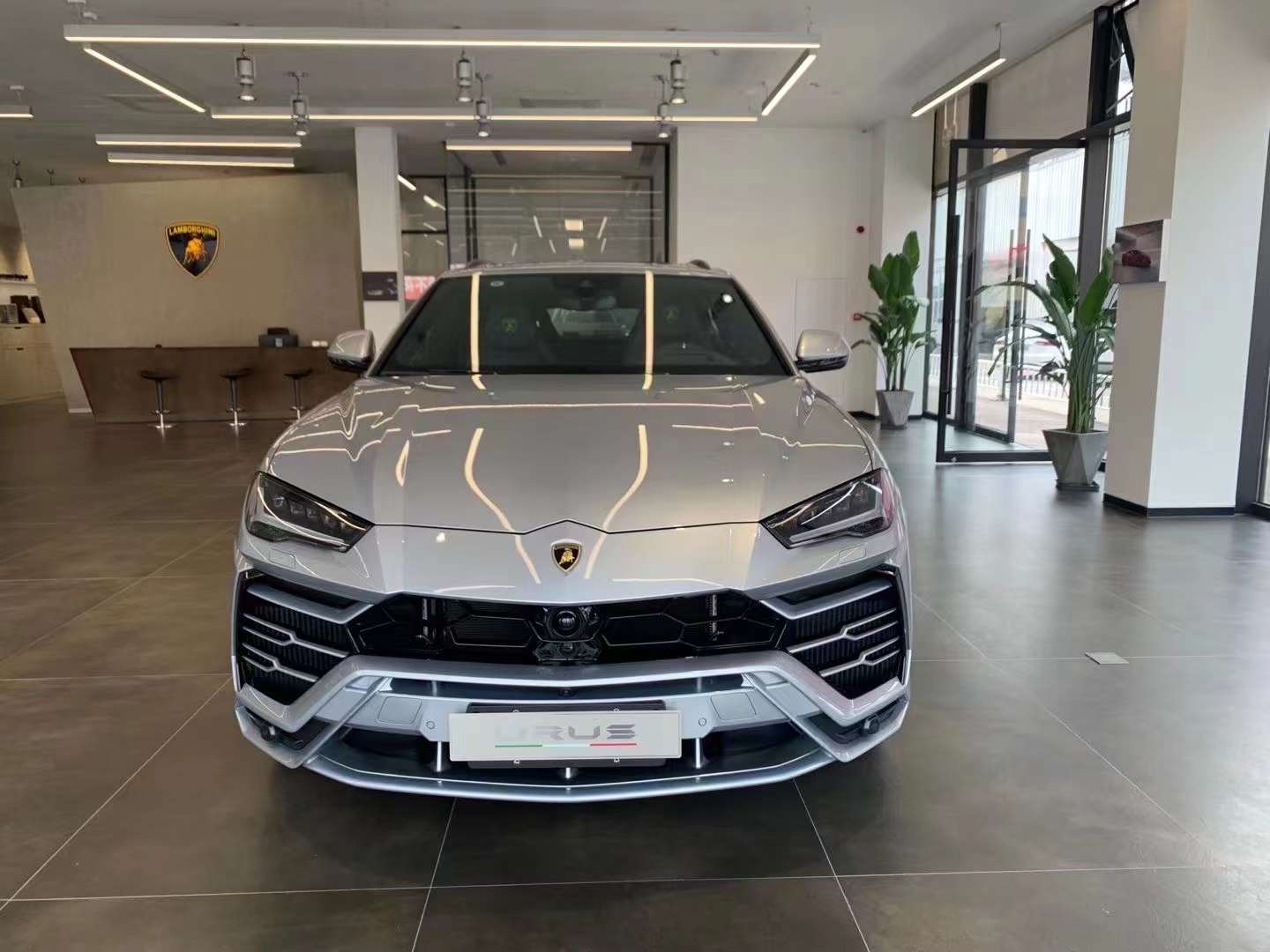 叶隆港口现车丨兰博基尼Urus 银色 仅此一台